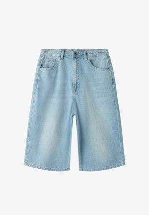 Svetlo modri jeans kratke hlače do kolen z sprednjimi žepi, zankami za pas in zapiranjem na gumb.