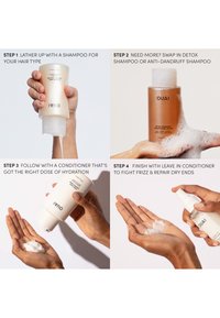 Mains tenant et distribuant le shampooing OUAI, shampooing détoxifiant moussant, après-shampooing et après-shampooing sans rinçage dans une routine capillaire en quatre étapes.