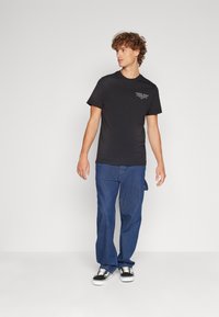Tommy Jeans SLIM ESSENTIAL GRAPHIC TEE - Marškinėliai su spaudiniu - black