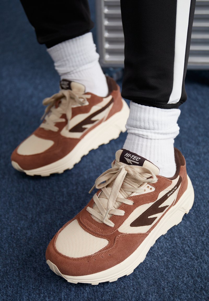HI-TEC HTS74 SHADOW RGS UNISEX - Sneakers laag - myristica/chocolate ...