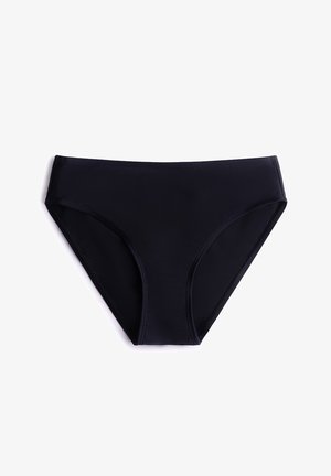 Czarna bezszwowa bieliźna damska w stylu bikini z szerokim pasem, przeszywanymi krawędziami i gładkim wykończeniem tkaniny.