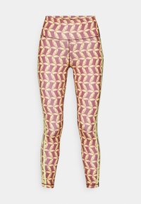 Δεν επιλέχθηκε, semi spark/shadow red