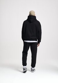 2Y Studios Felpa con zip - black