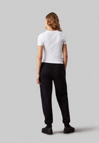 Calvin Klein Jeans MONOLOGO CUFFED PANT - Treningo apatinė dalis - black