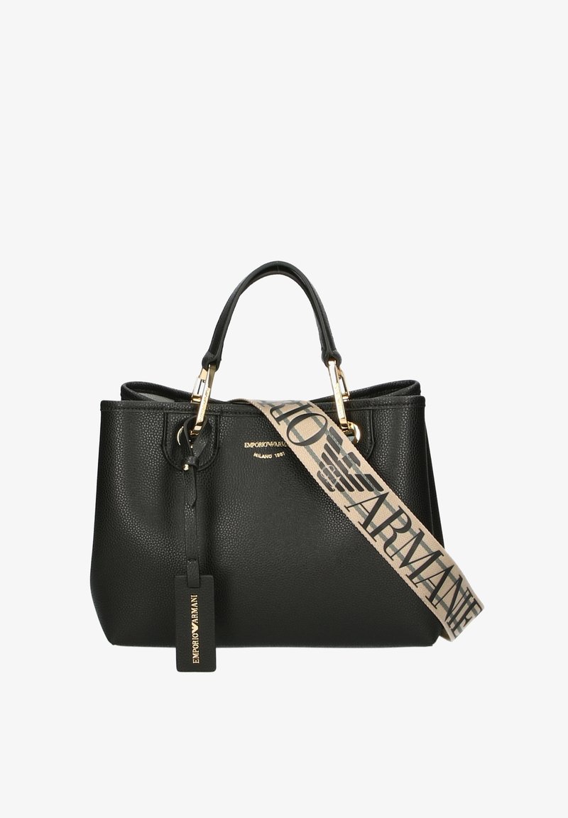 Sort tekstureret læderhåndtaske med top-håndtag, guldfarvet hardware og bred beige rem med sort Emporio Armani-logo og emblem.