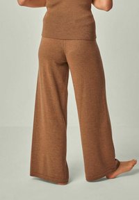 YOU LOOK PERFECT BAILEY - MERINO WOOL KNIT PANTS - Nachtwäsche Hose - cognac