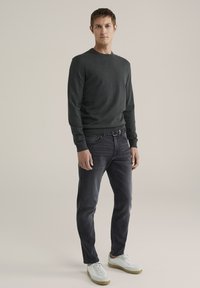 WE Fashion BLUE RIDGE - Straight leg jeans - black