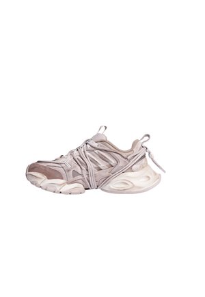 Sneaker sportiva beige chiaro e grigia con suola spessa, molte asole per i lacci e un'asola per tirare sul tallone e sulla linguetta, vista da lato.