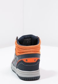 fullstop. Sneakersy wysokie