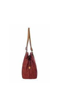 Rode nylon tote bag met een getrokken bovenkant, bruine leren schouderbanden en messing hardware accentuering. Gladde textuur met een glanzende afwerking.