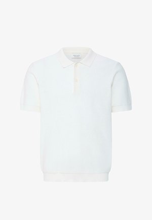 Polo blanc à manches courtes avec col classique et patte à deux boutons, tissu uni texturé, style décontracté.