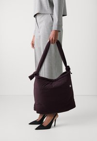 MSCH Copenhagen ICON CROSSBODY KEY - Velika torba - raisin