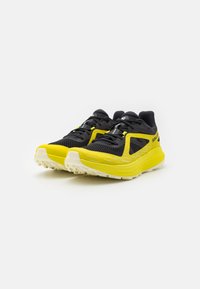 Salomon ULTRA FLOW - Pantofi alergare trail - black/sulphur spring/transparent yellow