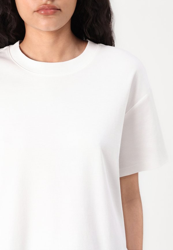 EDITOR TEE - Basic T-shirt3