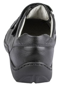 Zwarte leren schoen met een afgeronde achterkant, zachte binnenvoering en subtiele stiksels. De zool is iets verhoogd en ontworpen voor comfort.