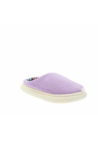 Zapatilla de tela morada con una textura suave y una punta redondeada. Suela blanca con un borde cosido. Forro colorido y con estampado visible en el interior.