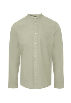 Camisa beige de manga larga con cuello mandarín, botones en la parte delantera y un bolsillo en el pecho, mostrada sobre un fondo blanco.