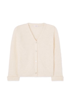 Creme v-hals cardigan lavet af fluffy strikmateriale, med fem knapper foran og ribbede manchetter og kant.