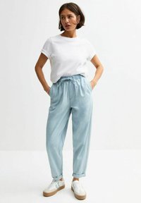 New Look - LIGHT TAPERED - Relaxed fit jeans - pale blue Thumbnail Image 1