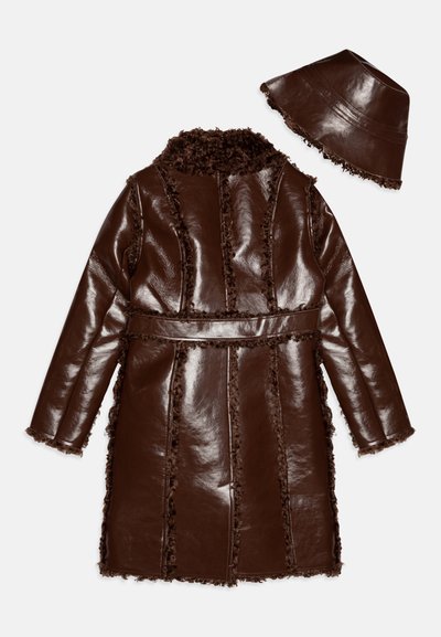 Brown leather coat with fuzzy trimmed edges and matching bucket hat. Features a collar and belted waist, showcasing sleek material and texture.