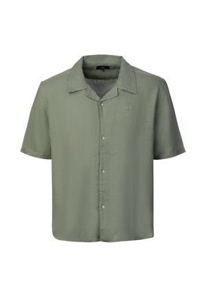 Lyhythihainen napillinen paita vaalean oliivinvihreänä, kauluksella ja hillityllä kirjotulla logolla vasemmalla rinnassa.