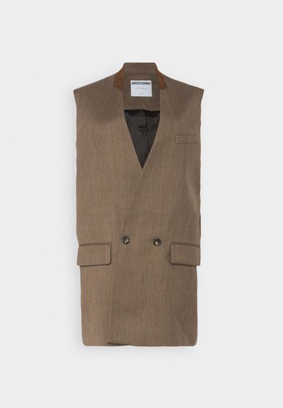 Brązowa bezrękawnik z podwójnym zapięciem, wykładanym kołnierzem, kieszeniami po bokach i podszewką. Teksturowany materiał z subtelnymi paskami.