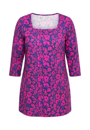 Top morado de manga larga con estampado floral rosa brillante, escote cuadrado y corte ligeramente ajustado.