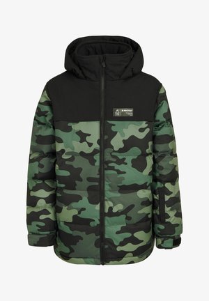 Giacca imbottita mimetica verde e nera con cappuccio nero, cerniera frontale completa e piccola toppa con logo sul petto.