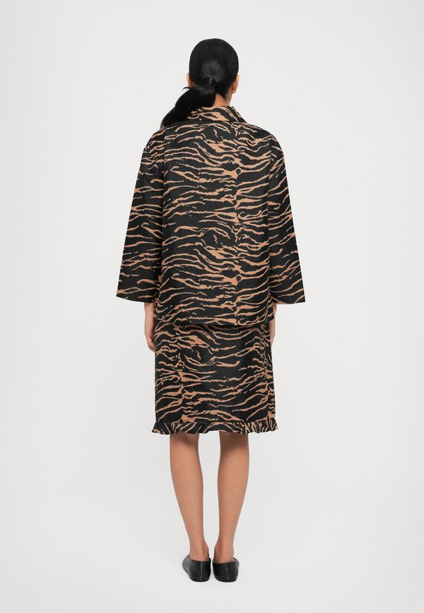 BETINA - Light jacket3