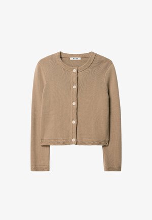 Smėlio spalvos trumpas megztinis su raukšlėta tekstūra, penkiais mygtukais ir pintomis detalėmis aplink mygtukų juostą ir apatinę dalį. Ilgos rankovės.