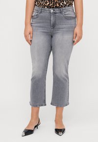 Gray denim cropped jeans with a straight cut, featuring front pockets and a frayed hem. Paired with black pointed-toe slingback shoes.