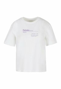 Weißes Baumwoll- T-Shirt mit kurzen Ärmeln, das lila Text enthält, der das Wort "Delulu" im Wörterbuchstil definiert. Rundhals, entspannte Passform.