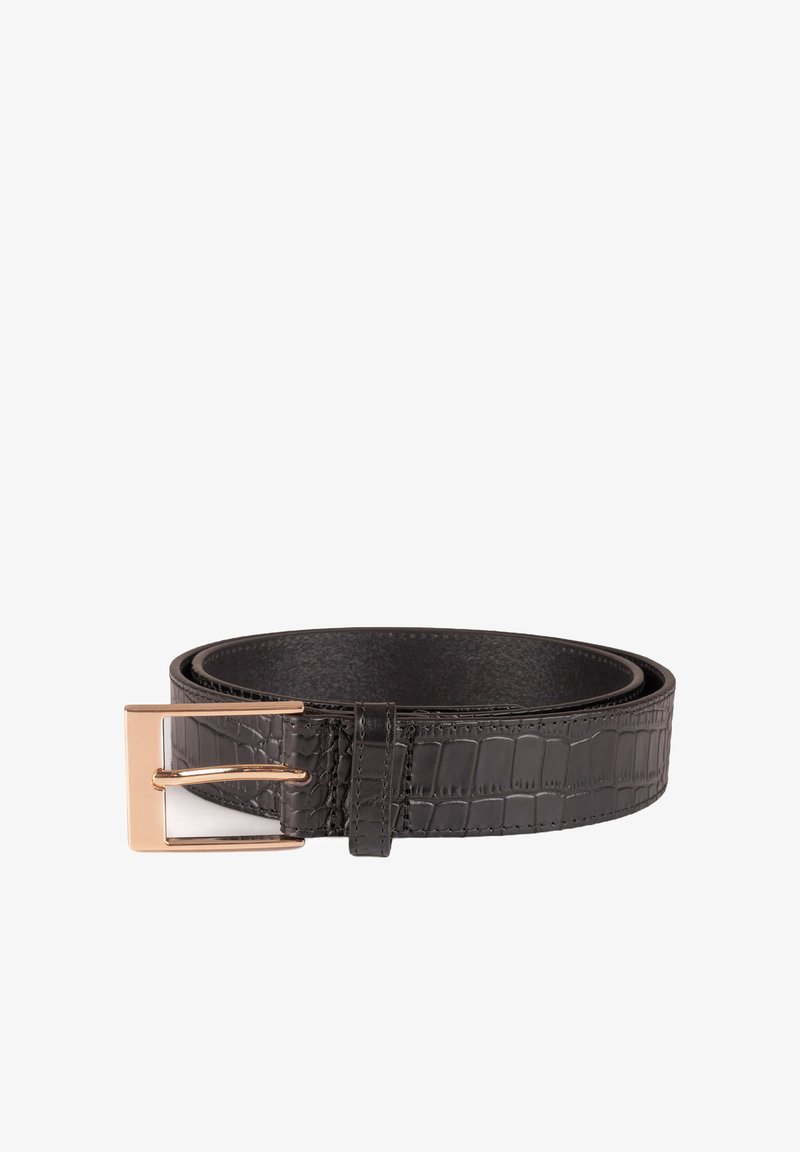 Czarny pasek ze skóry wytłaczanej w wzór krokodyla z prostokątną klamrą w kolorze złotym i przytrzymywaczem. Gładka faktura, zaokrąglone krawędzie oraz regulowana długość.