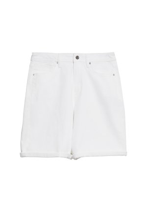 Weiße Denim-Shorts mit Frontknopf, Gürtelschlaufen und umgeschlagenem Saum, flach auf weißem Hintergrund dargestellt.