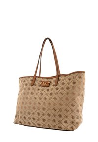 Beige lærred tote taske med brunt logo mønster, læderdetaljer og dobbelt håndtag. Har en rektangulær form og guldfarvede hardware detaljer.