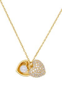 Collana con pendente a forma di cuore in oro, che presenta una perla all'interno di un cuore e un cuore glitterato, ricoperto di cristalli, con una finitura liscia.