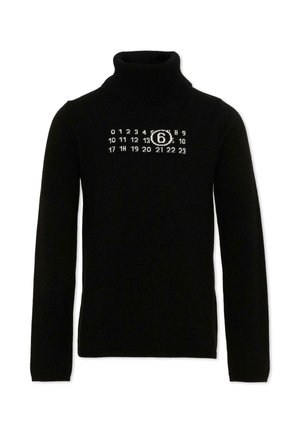 Maglione a collo alto nero con numeri bianchi disposti a righe sul petto e il numero 6 cerchiato al centro.