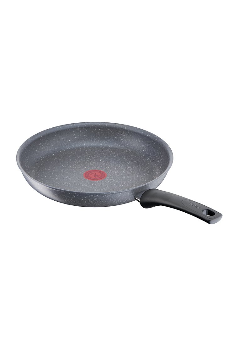 Antihaft-Pfanne mit einer grau gesprenkelten Oberfläche, flacher runder Form und einem schwarzen Griff mit einem Aufhängerloch zur Lagerung.