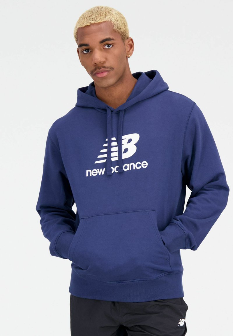 New Balance ESSENTIALS STACKED LOGO HOODIE - Hoodie - nb navy/mørkeblå ...