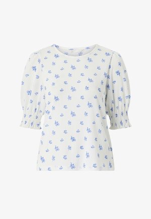 Biała teksturowana bluzka z niebieskim kwiatowym nadrukiem, okrągłym dekoltem i bufkami o długości do łokcia z marszczonymi mankietami.