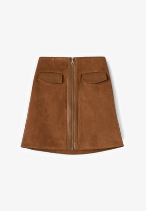 Brun ruskind A-formet nederdel med frontlynlås og to klaplommer på siderne, vist på hvid baggrund.