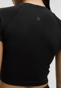 lululemon SWIFTLY TECH CROPPED SHORT SLEEVE 2.0 - Camiseta básica - black black