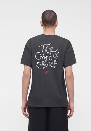 Nike Sportswear, TEE UNISEX - Μπλουζάκι με στάμπα - anthracite