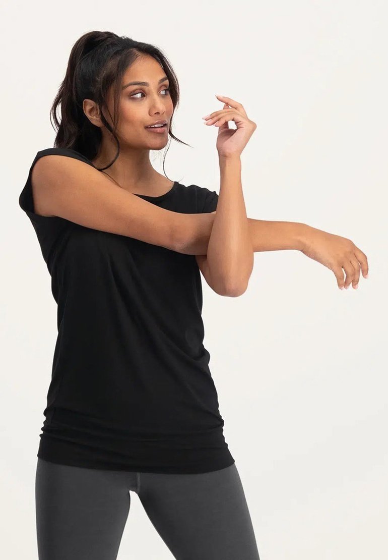 Urban Goddess ASANA TEE - T-shirt - bas - onyx black