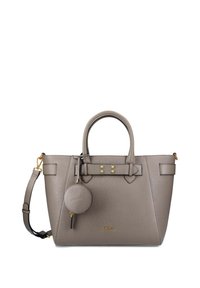 Sac fourre-tout en cuir gris avec deux poignées supérieures, une longue bandoulière, des accessoires en or et un porte-clés rond détachable.