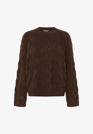 Hnedý pletený sveter so štruktúrovaným diamantovým vzorom, okrúhlym výstrihom a dlhými rukávmi. Tkanina vyzerá mäkko a teplo.