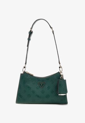 Ciemnozielona torebka Guess o teksturowanej powierzchni, z regulowanym paskiem, wytłoczonym wzorem logo, trójkątnym metalowym logo oraz dołączoną małą dopasowaną saszetką.