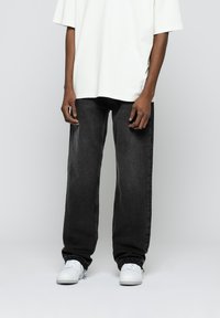 EIGHTYFIVE OPEN HEM - Jean large - black washed