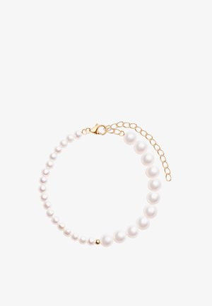 Biały perłowy bransoletka z perłami o różnych rozmiarach, złotym zapięciem i regulowanym łańcuszkiem. Gładka tekstura z błyszczącym wykończeniem.