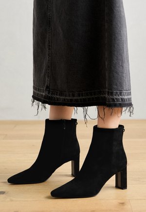 SAIGE - Botines - black